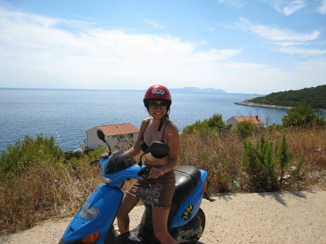 Hyr moped p Hvar och bli glad